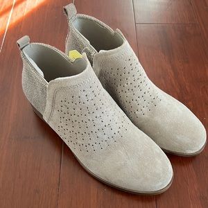 NWT Womens Toms Booties